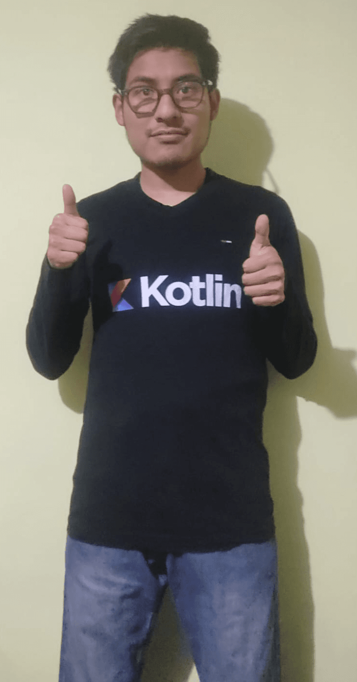 Cliente con polera Monkya