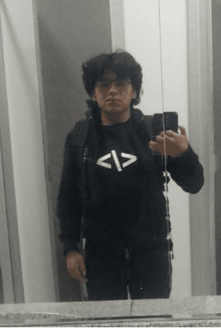 Cliente con polera Monkya